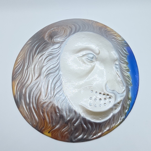 Lion Reverse Applied Glaze Glass Plate/Shallow Bowl Majolica Style Relief, 8" - Picture 2 of 9